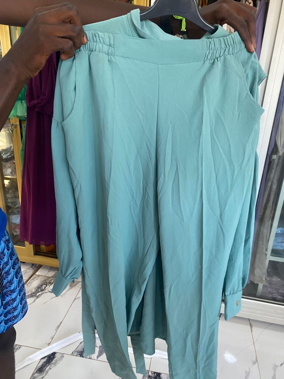 Ensemble bleu-turquois